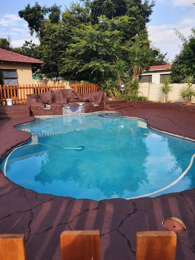 Alu Guesthouse Roodepoort Exterior foto